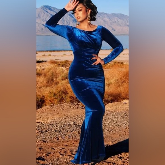 Laura Byrnes California Beatrix Gown in Black Velvet - Small - Picture 6 of 6